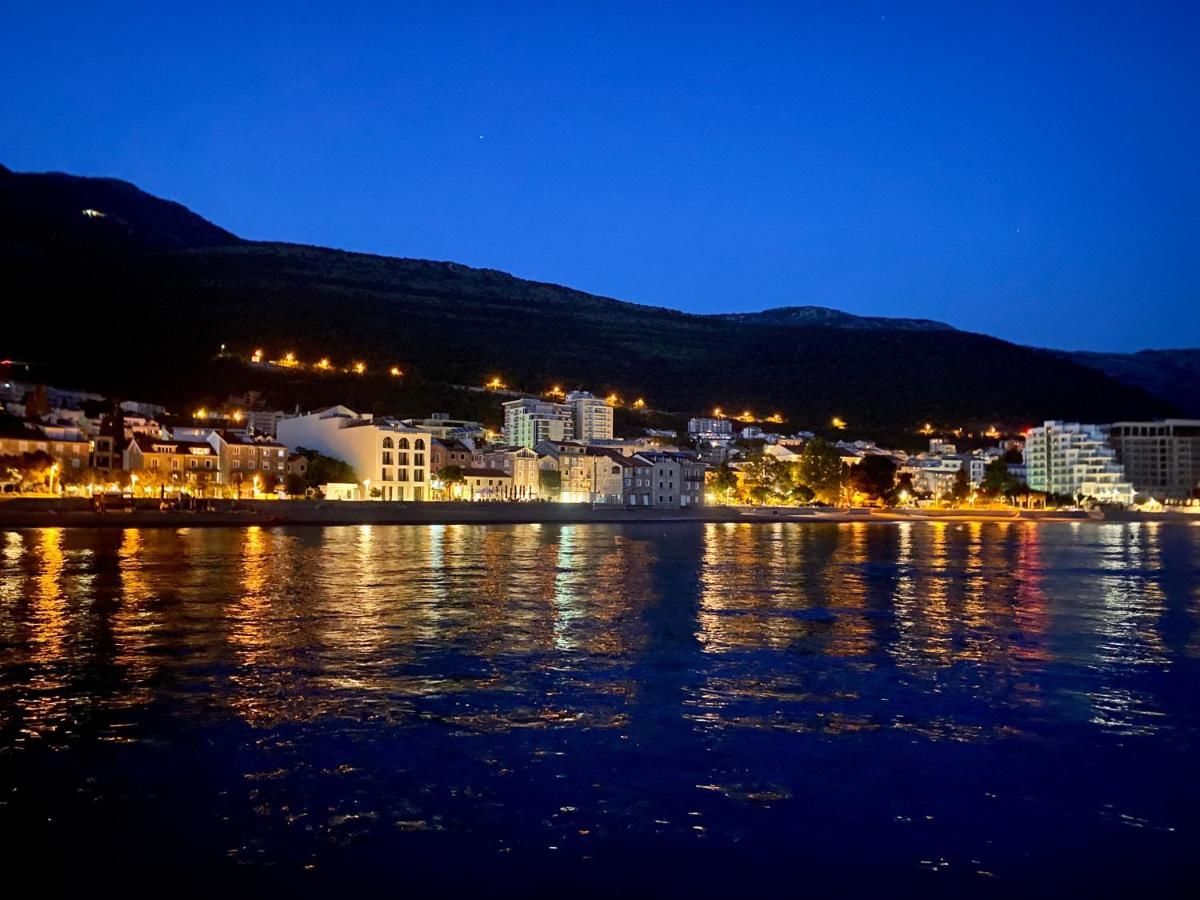 Апартаменты Family Beachfront Apartment Петровац