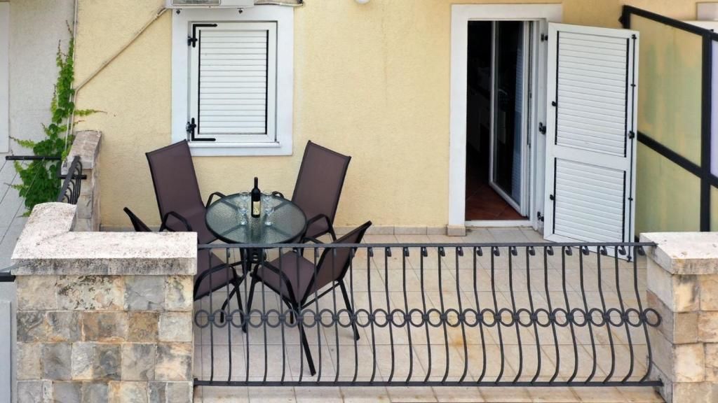 Апартаменты Family Beachfront Apartment Петровац