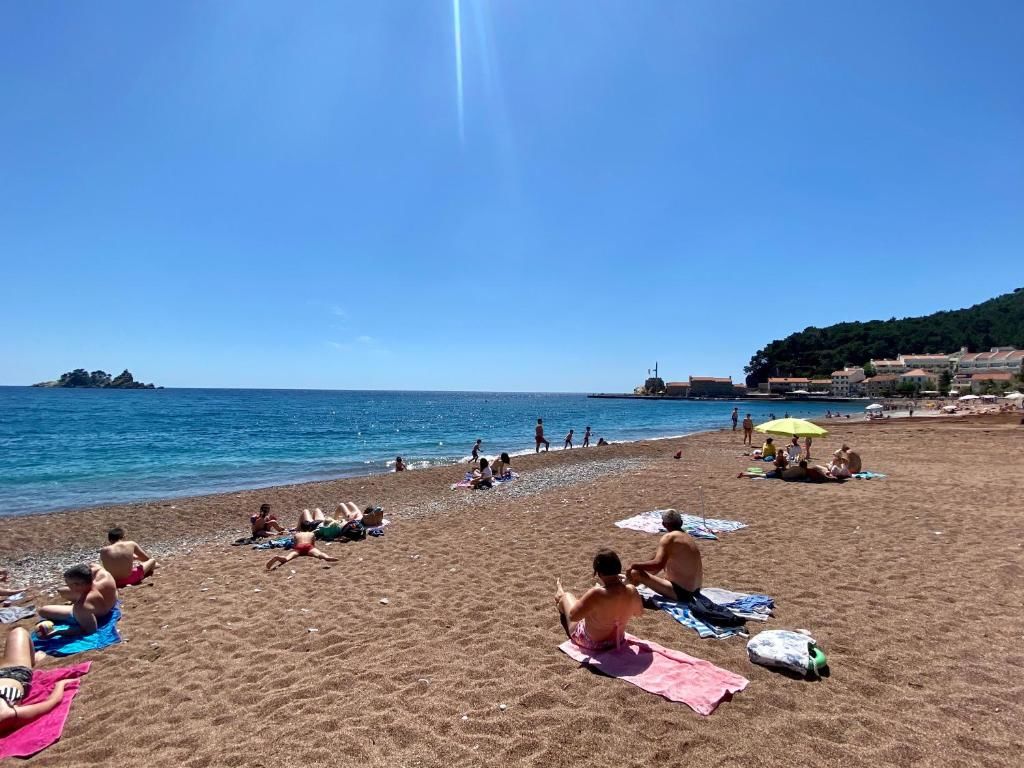 Апартаменты Family Beachfront Apartment Петровац