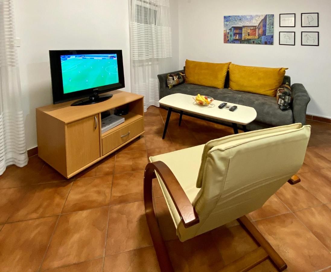Апартаменты Family Beachfront Apartment Петровац