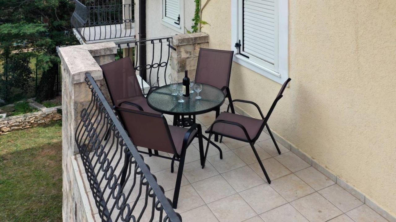 Апартаменты Family Beachfront Apartment Петровац