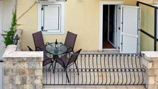 Апартаменты Family Beachfront Apartment Петровац Апартаменты с 1 спальней-10